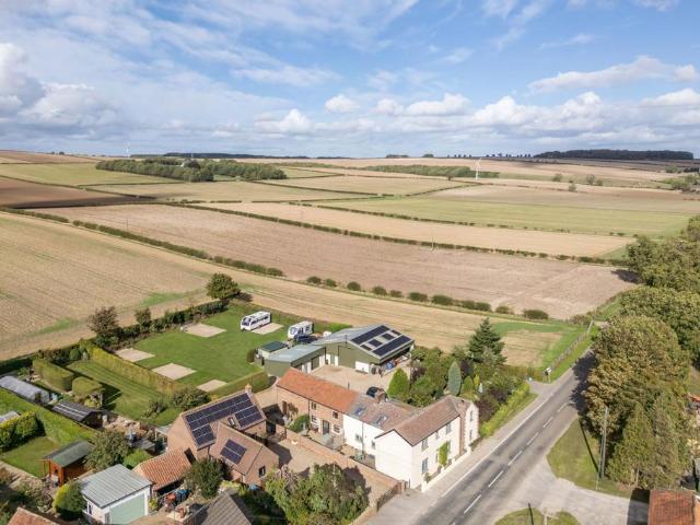 6 bedroom detached house for sale