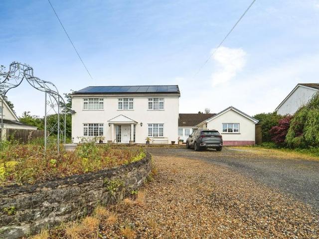 6 bedroom detached house for sale