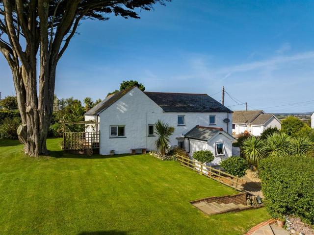 6 bedroom detached house for sale