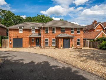 6 bedroom detached house for sale