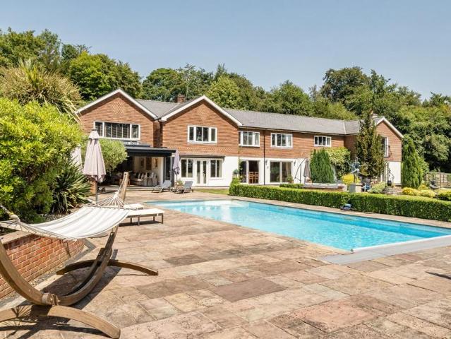 6 bedroom detached house for sale