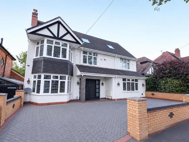 6 bedroom detached house for sale