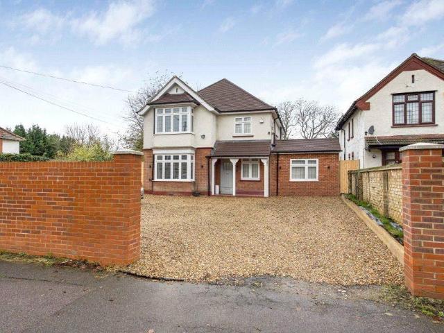 6 bedroom detached house for sale