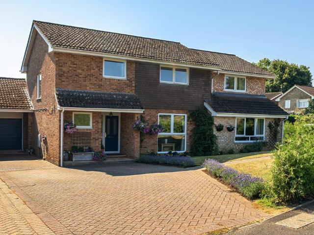 6 bedroom detached house for sale
