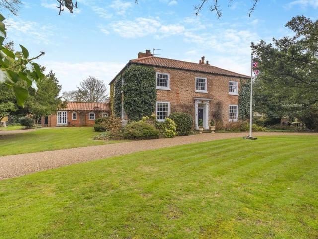 6 bedroom detached house for sale