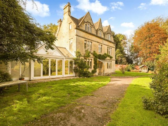 6 bedroom detached house for sale