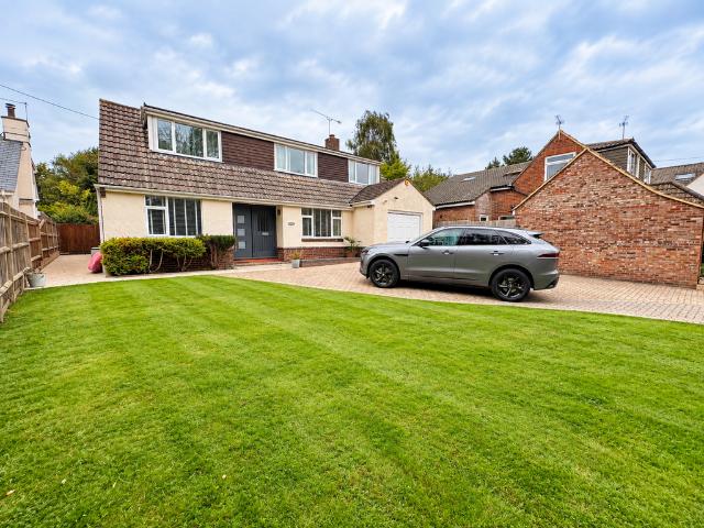 6 bedroom detached house for sale