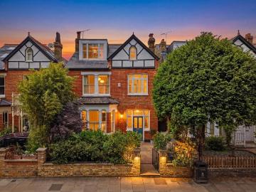 6 bedroom detached house for sale