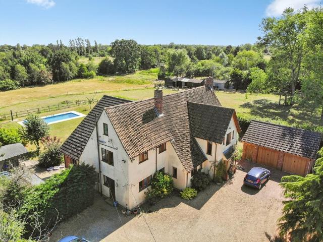 6 bedroom detached house for sale