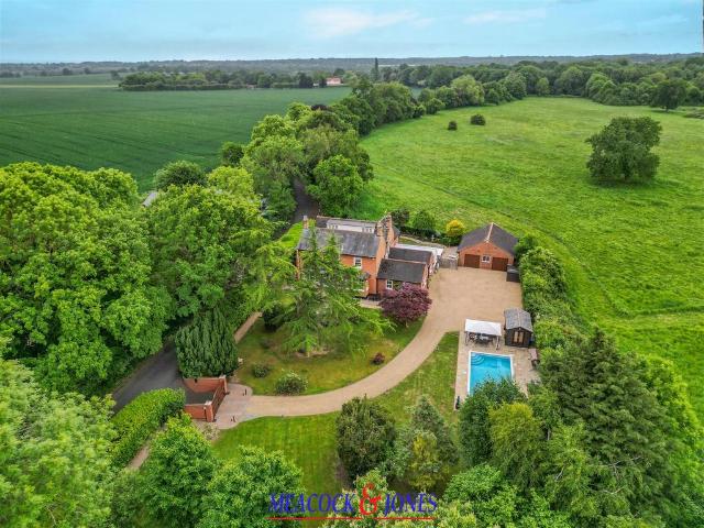 6 bedroom detached house for sale