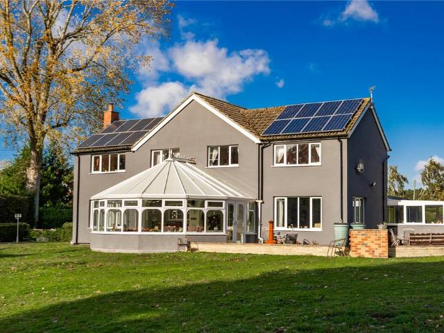 6 bedroom detached house for sale