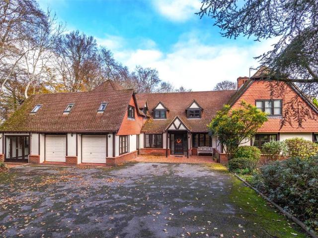 6 bedroom detached house for sale