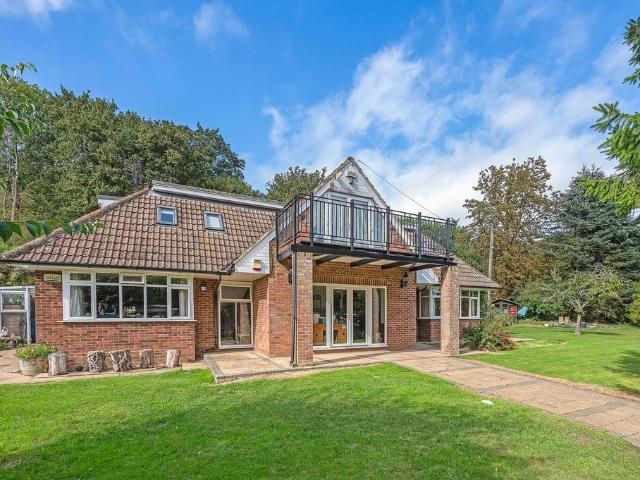 6 bedroom detached house for sale