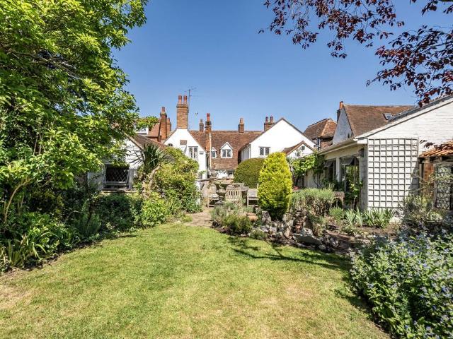 6 bedroom detached house for sale