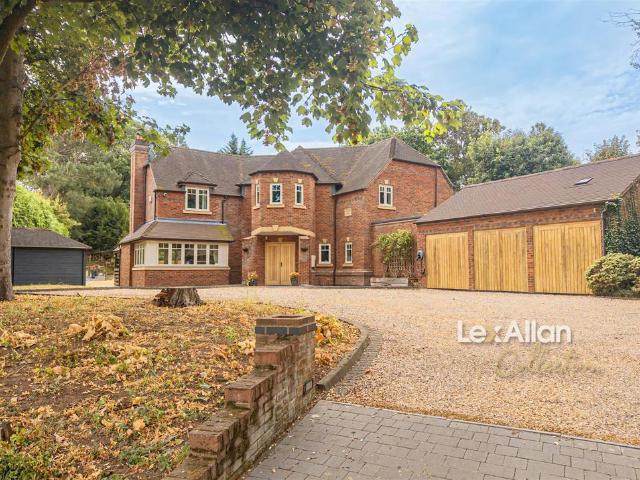 6 bedroom detached house for sale