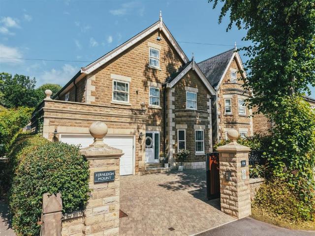 6 bedroom detached house for sale