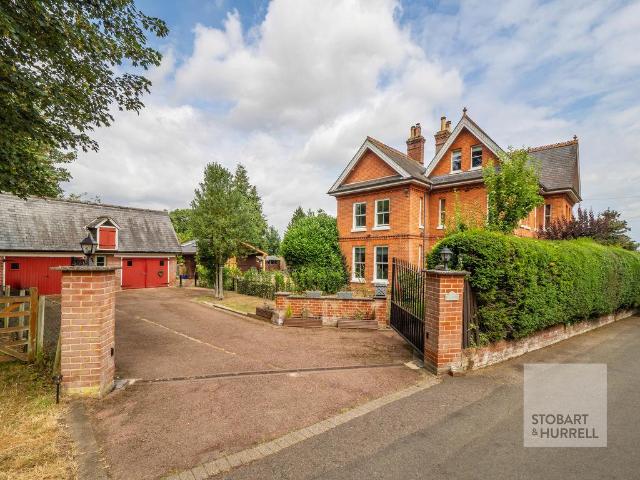 6 bedroom detached house for sale