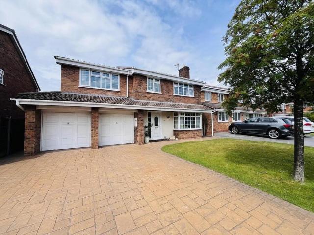 6 bedroom detached house for sale
