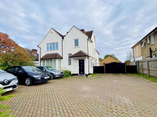 6 bedroom detached house for sale