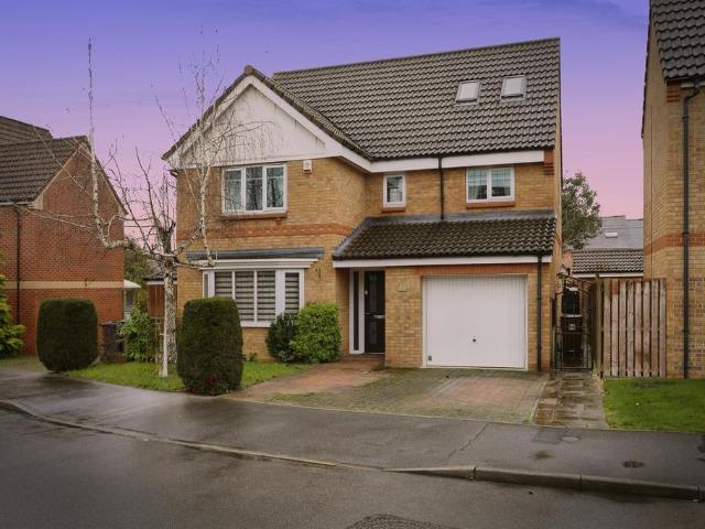 6 bedroom detached house for sale