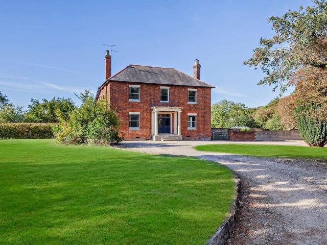 6 bedroom detached house for sale