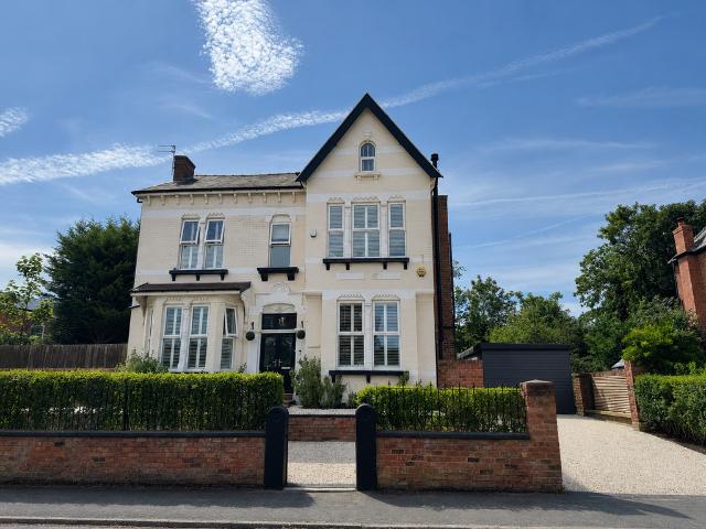6 bedroom detached house for sale