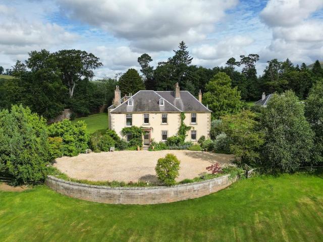 6 bedroom detached house for sale