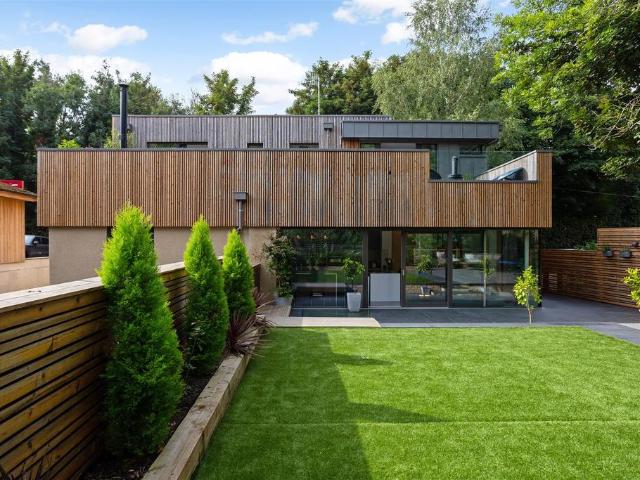 6 bedroom detached house for sale
