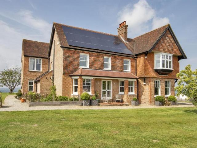 6 bedroom detached house for sale