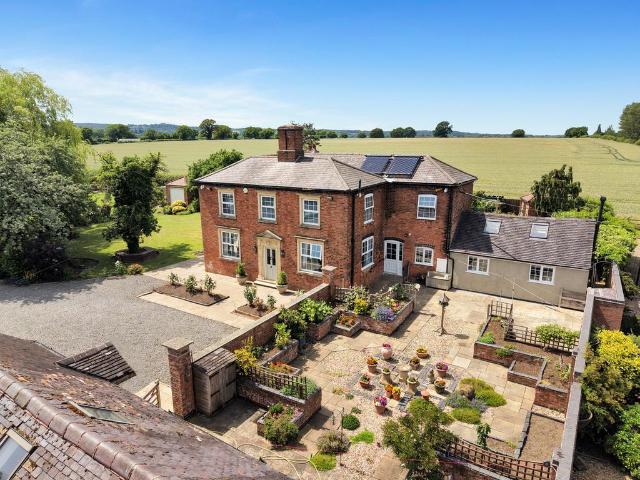6 bedroom detached house for sale