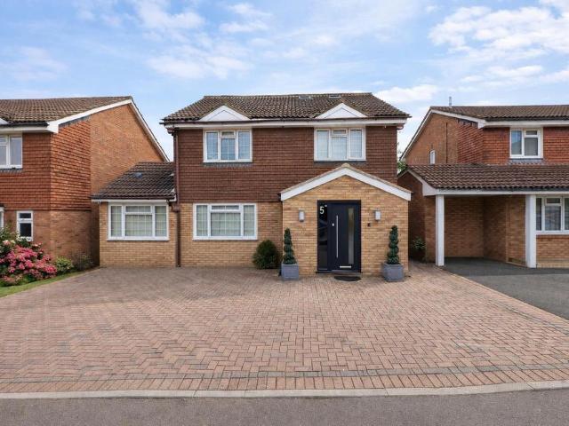 6 bedroom detached house for sale