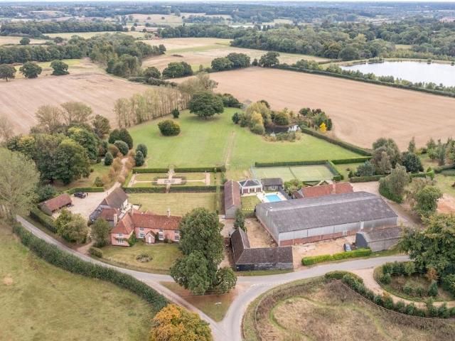 6 bedroom detached house for sale