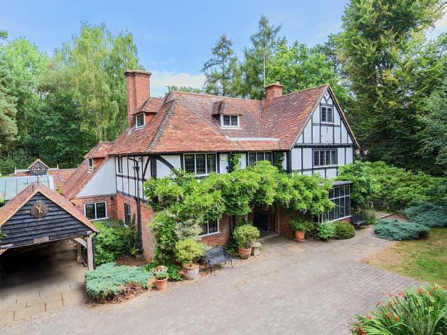 6 bedroom detached house for sale