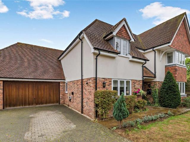 6 bedroom detached house for sale