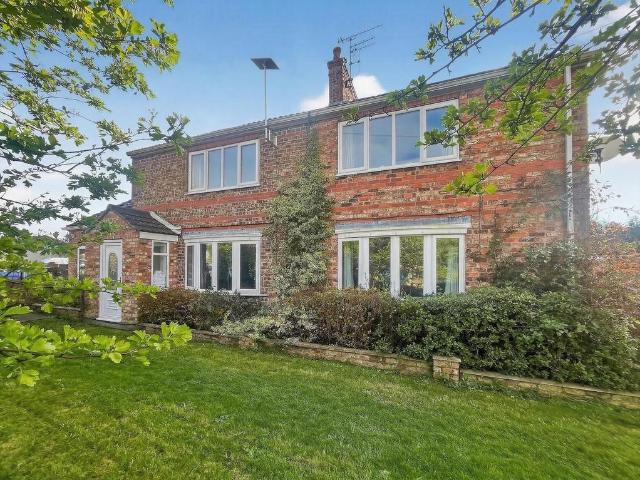 6 bedroom detached house for sale