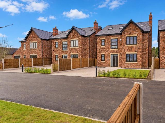 6 bedroom detached house for sale