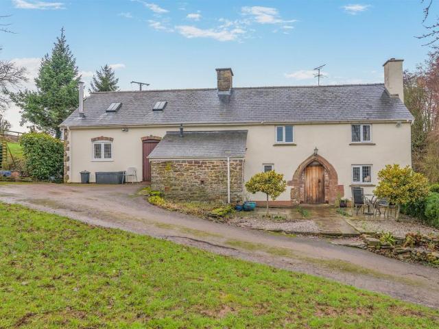 6 bedroom detached house for sale