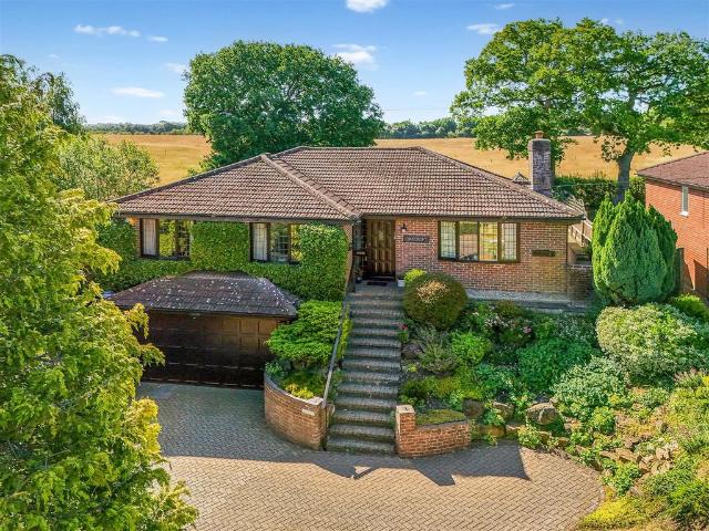 6 bedroom detached house for sale