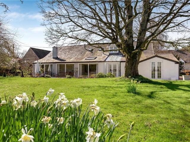 6 bedroom detached house for sale