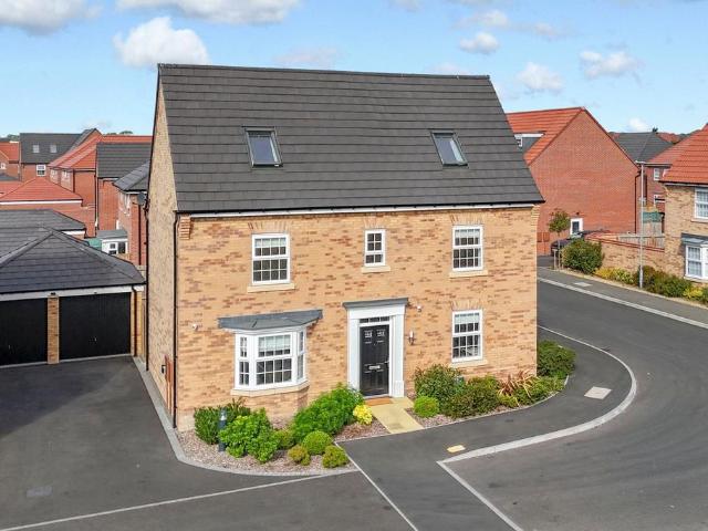 6 bedroom detached house for sale