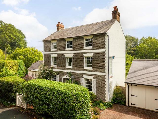 6 bedroom detached house for sale