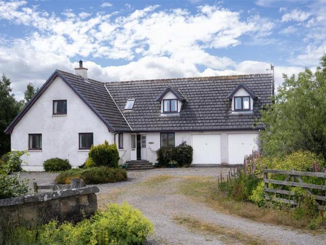 6 bedroom detached house for sale