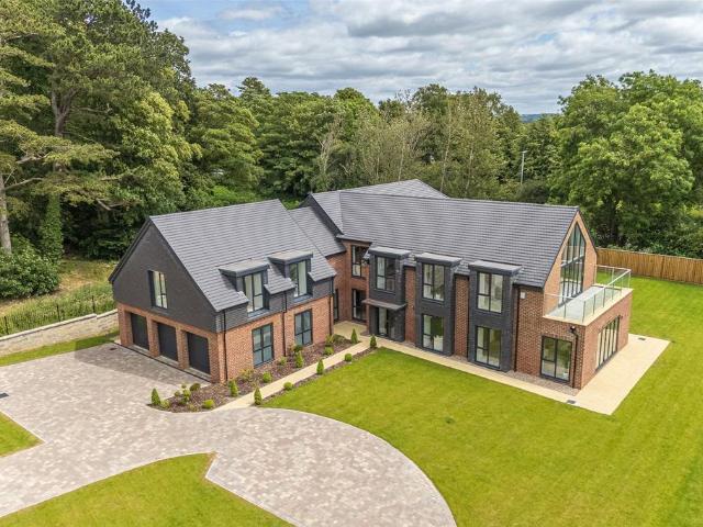 6 bedroom detached house for sale