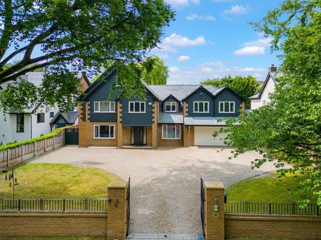 6 bedroom detached house for sale