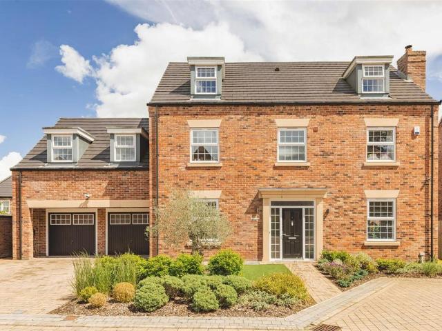 6 bedroom detached house for sale