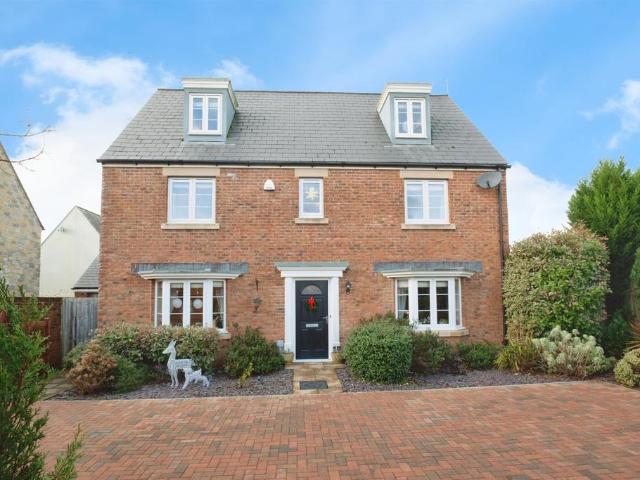 6 bedroom detached house for sale