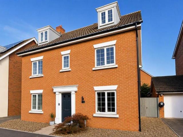 6 bedroom detached house for sale