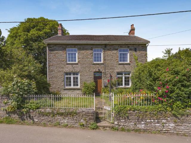 6 bedroom detached house for sale