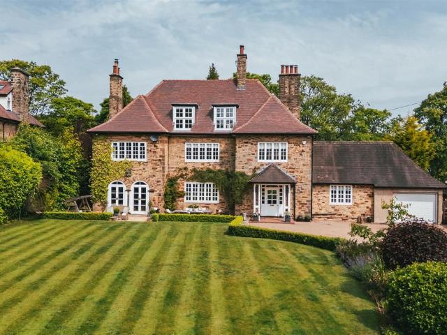 6 bedroom detached house for sale