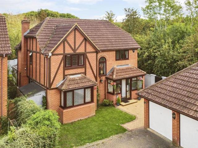 6 bedroom detached house for sale